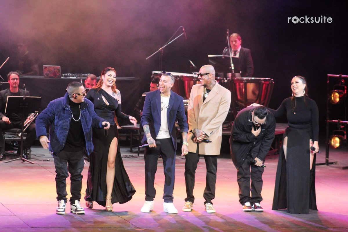 RocksuiteMx's tweet photo. El acto musical para la clausura fue una colaboración de artistas de @alzadaoficial con la @FilarmonicaJal  #YossBones #ToserOne #LeftySm y #NetoPeña https://t.co/vo4bvGsoIW