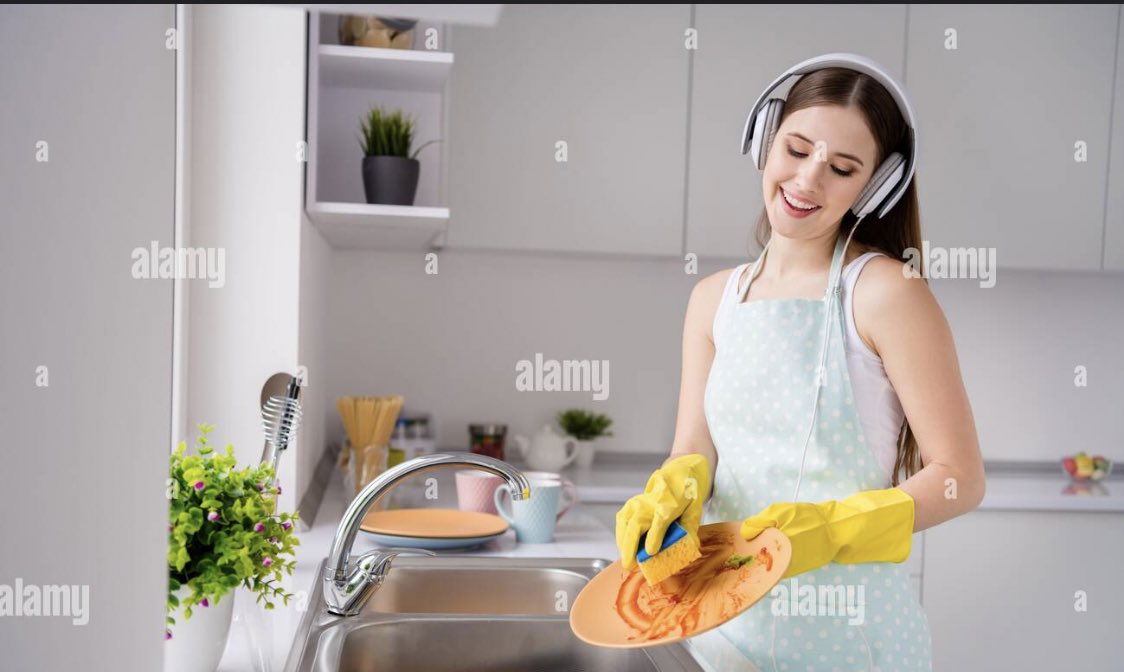 deirud's tweet photo. yo escuchando los audios de como se culiaron a mi amiga mientras lavo los platos https://t.co/K2kpin1gSo