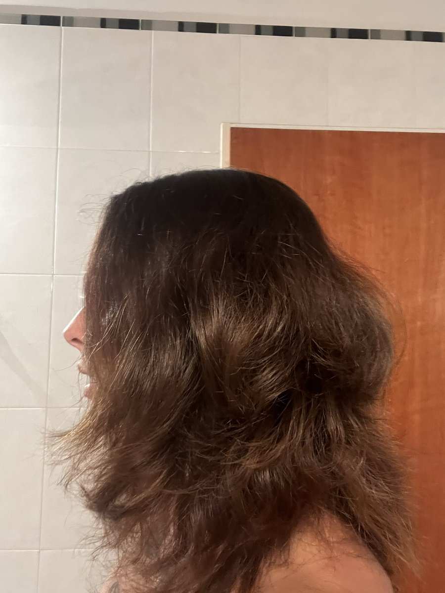 _marias0l_'s tweet photo. No se quien necesita esto pero NO se hagan un corte en capas https://t.co/VpMvTlLcgv