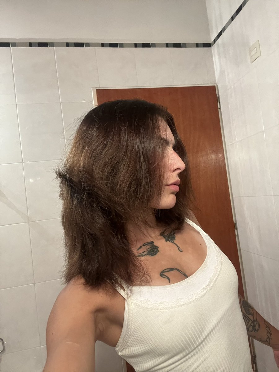 _marias0l_'s tweet photo. No se quien necesita esto pero NO se hagan un corte en capas https://t.co/VpMvTlLcgv