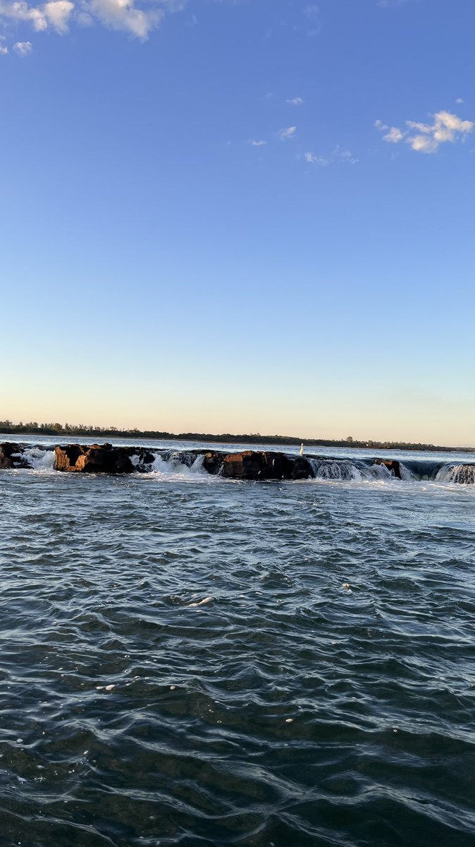 fedevillars's tweet photo. Porque Salto se llama Salto… 

La fuerte bajante de nuestro Río Uruguay deja todo Salto Chico a la vista.
Lindo paseo en familia! https://t.co/kYx5Bdtepk