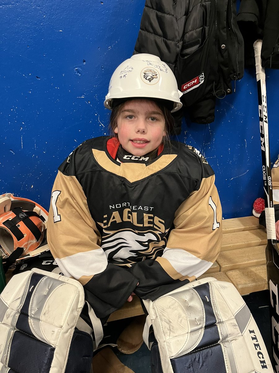 NEMHAu11F_tier1's tweet photo. Hardest worker tonight is Caitlin! Put on the goalie pads and gave it π―You made some great saves tonight and your teammates were super proud of you! #letsgoeaglesππ¦
π€#stackthepads https://t.co/Aatzl6BEMj