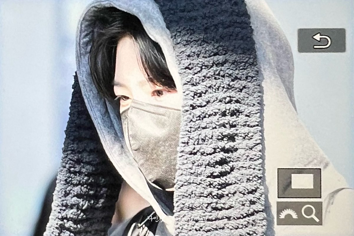 script_09's tweet photo. 230131 KIX
우리 한국에 갈까요.. 

#준규 #JUNKYU #트레저 #TREASURE #뀨_우우우 https://t.co/8oYbdPLxnf