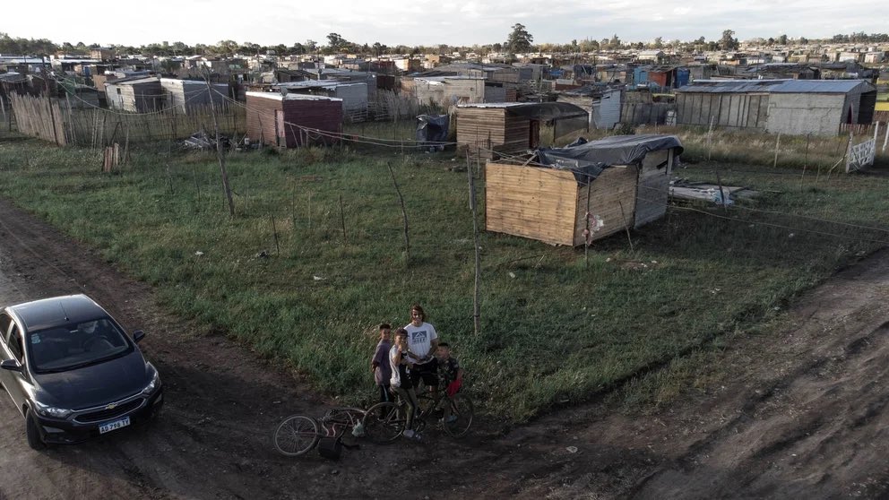 ProyectoMatanza's tweet photo. “Para estar prevenidos de su accionar los vecinos deben saber que se utilizan muchas veces grupos de mujeres con niños, e integrantes de la tercera edad, y acceden a la locación con documentos falsos, y boletos del mismo origen” dijo @M_Saredi 
@PoliciaPBA https://t.co/AjjE2iCWqu