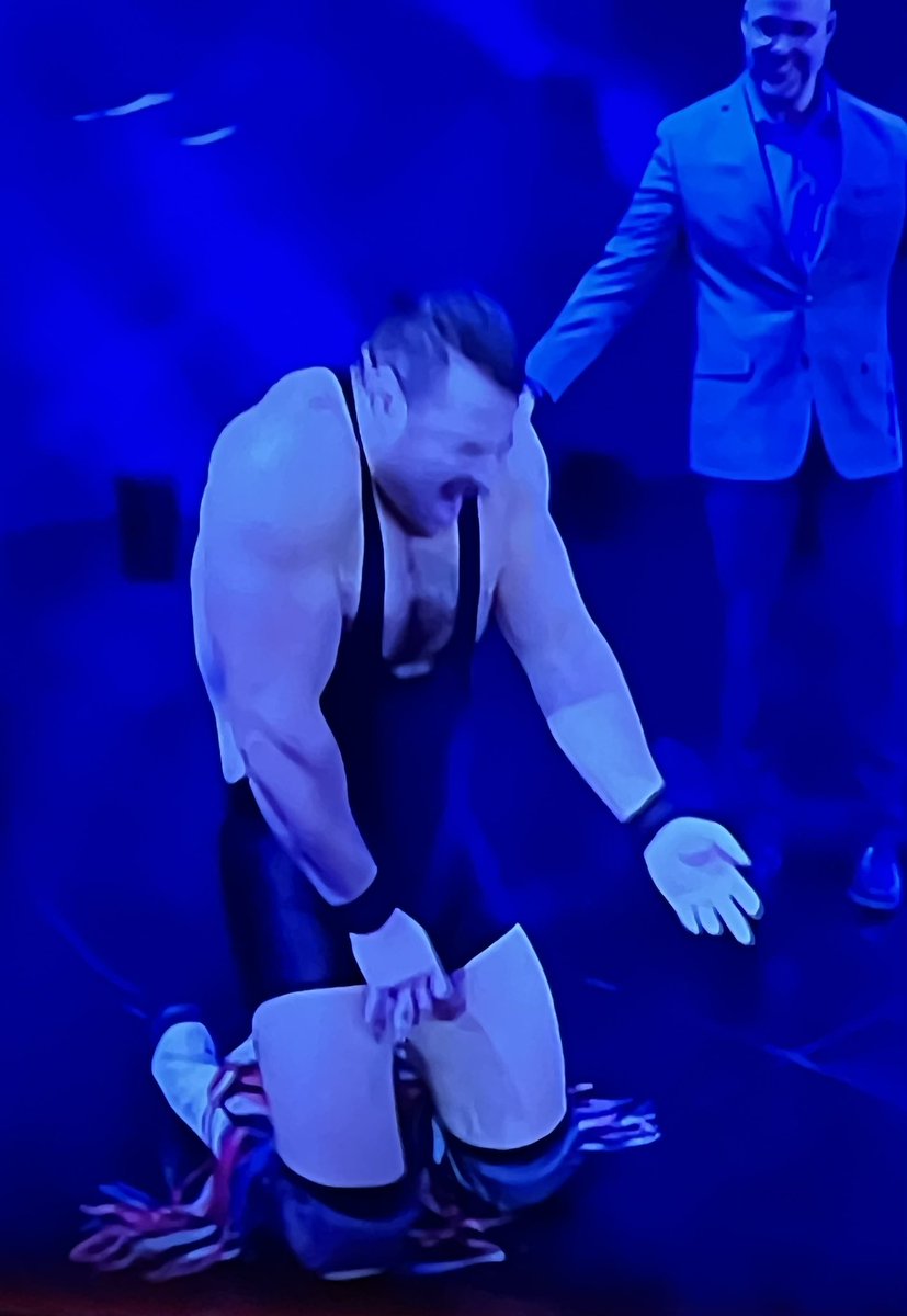 InsidersPW's tweet image. #Boogs is back!!  on #RAW !!