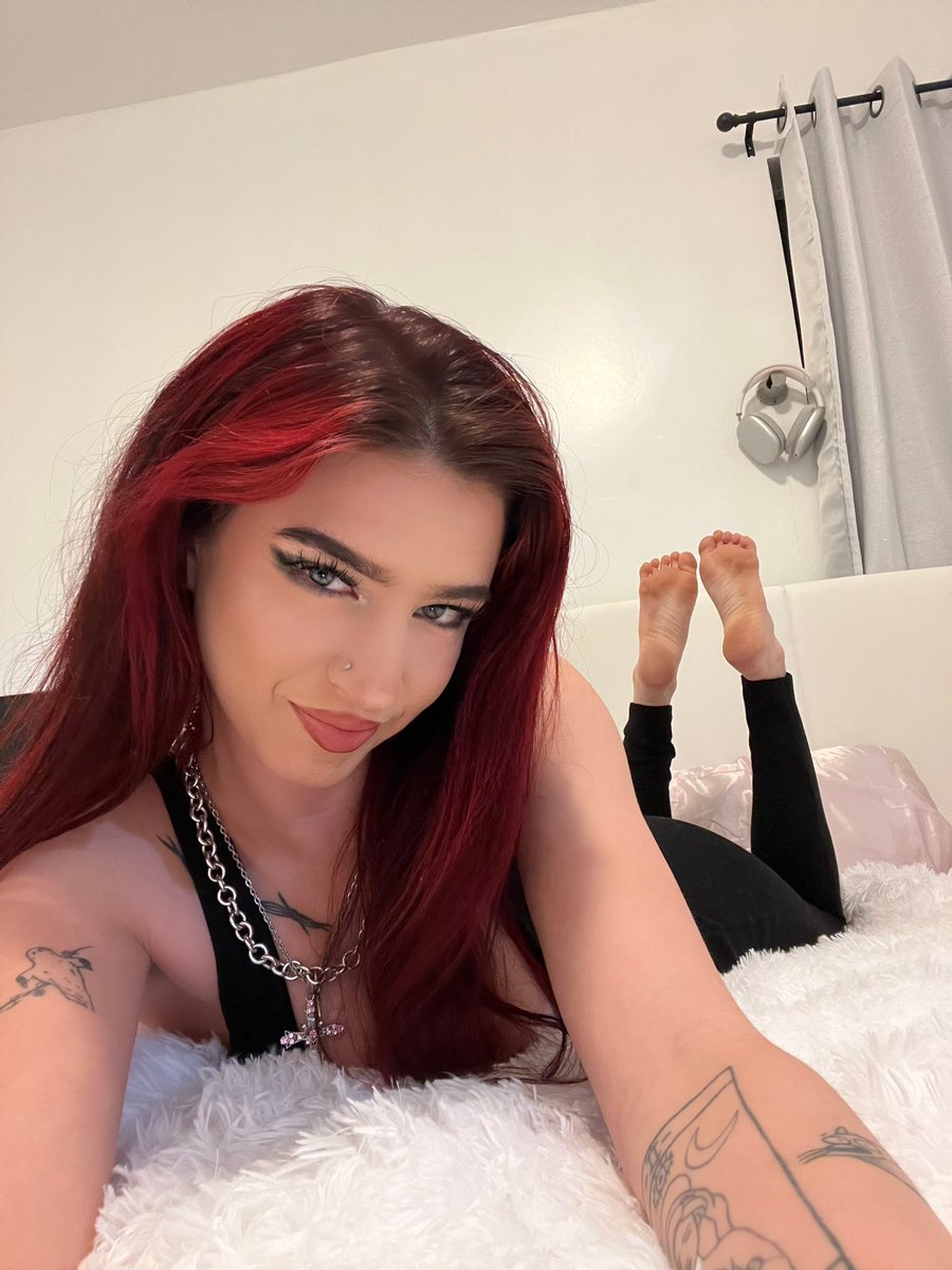 izzyfeetqueen's tweet photo. Kiss my soles 💋💋 https://t.co/NFYVGOBAzt