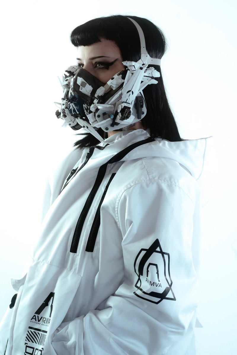 CLEAN ROOM 07
Model: Savannah Grube