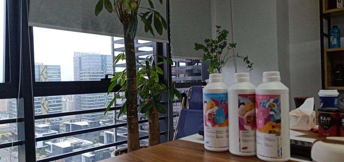 ZouLily's tweet photo. Happy Chinese New Year! We started work today, today all our staff celebrated the New Year by playing firecrackers and putting up spring scrolls in the factory.we also received a big red packet.I am so happy today!🎉🎉🎉#happychinesenewyear #dtf #dtfprinting #sublimation #ink https://t.co/VVn3sWRJU7