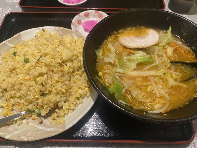 ラーメンセット900円…まあ炒飯は流石に半だろ…と思ったら…
両方とも半どころか大盛りサイズだった…最高過ぎる…毎日食べに行きたい。
とはいえダブル炭水化物は杏奈ちゃんムチムチ化待ったなし! 