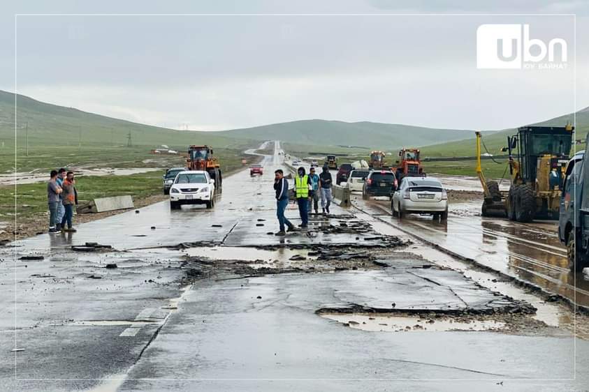 Дарханы замын ажлыг саатуулсан зарим хүнд хариуцлага тооцоод эхэлж дээ