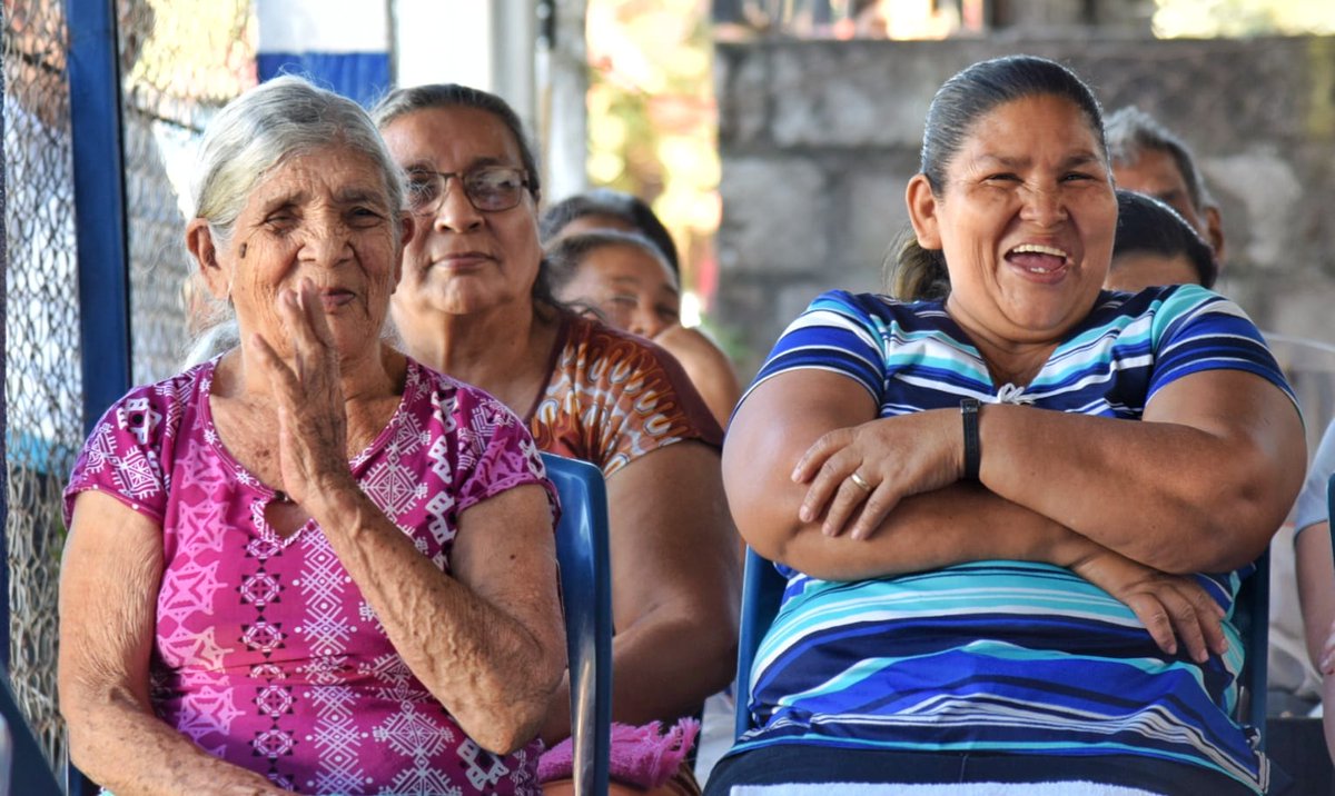 SoyadeCorazon's tweet photo. "Celebramos el mes de la Persona Adulta Mayor en la Comunidad Río Las Cañas; viviendo lindos momentos con diferentes dinámicas realizadas por el payasito Hielito. Nuestros adultos mayores merecen toda nuestra honra, respeto y admiración." https://t.co/Fvjhwxm4kA
