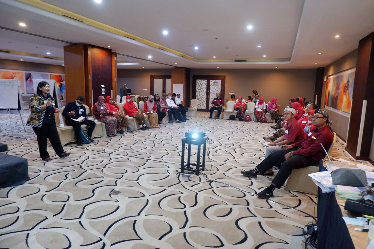 bintariorg's tweet photo. Menyusun Perencanaan Pengelolaan Sampah yangInklusif dan Responsif Gender

CCBO (#CleanCitiesBlueOcean ) @usaidindonenesia bersama dengan BINTARI menyelenggarakan pelatihan penyusunan perencanaan kegiatan pengelolaan sampah yang inklusif dan responsif gender. https://t.co/AezV1517VD