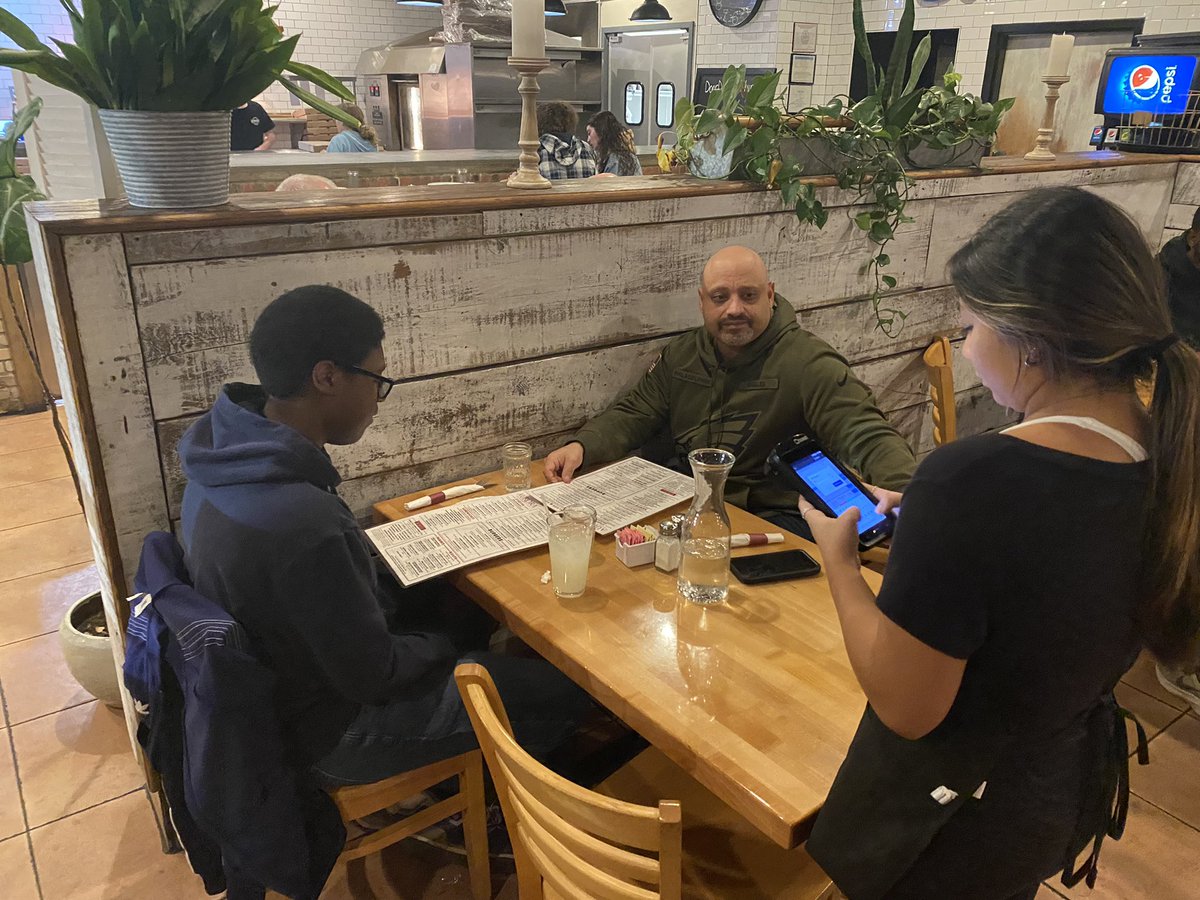 MalesofLU's tweet photo. Dine and Discuss a huge success 🎉Tonight the gentlemen of Project Ignite’s Male Leadership Academy attended a private dinner at Aurora’s Pizzeria where they connected with several community members, Lu alumni and employees. 💎 #networking @LincolnUofPA https://t.co/prnv9dExHg