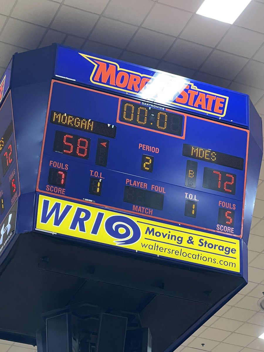 UMESPres's tweet photo. Great evening cheering for both of our @UMESNews Lady Hawks and Hawks n doubleheader against Morgan, our guys continue to make history, @JCRAFT4, @ADTaraOwens, #HawkPride, @MEACSports, @UMES_Admissions https://t.co/PvVN5zirAL