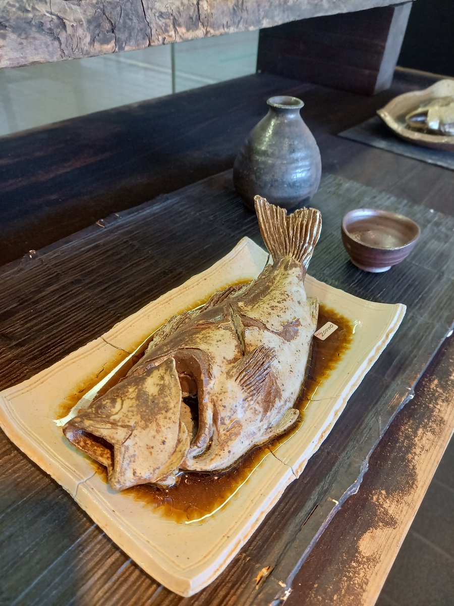 saitamacraft's tweet photo. 土のめぐみ1/2
～あきず窯の焼き物～

本日からギャラリーにて開催しております。
食器類以外にも干物の形をした焼き物など多数展示しております。
この機会に是非ご覧ください。
＃埼玉伝統工芸会館
＃道の駅おがわまち
＃ギャラリー
＃関口克巳
＃陶芸 https://t.co/kwoGfBn6EC