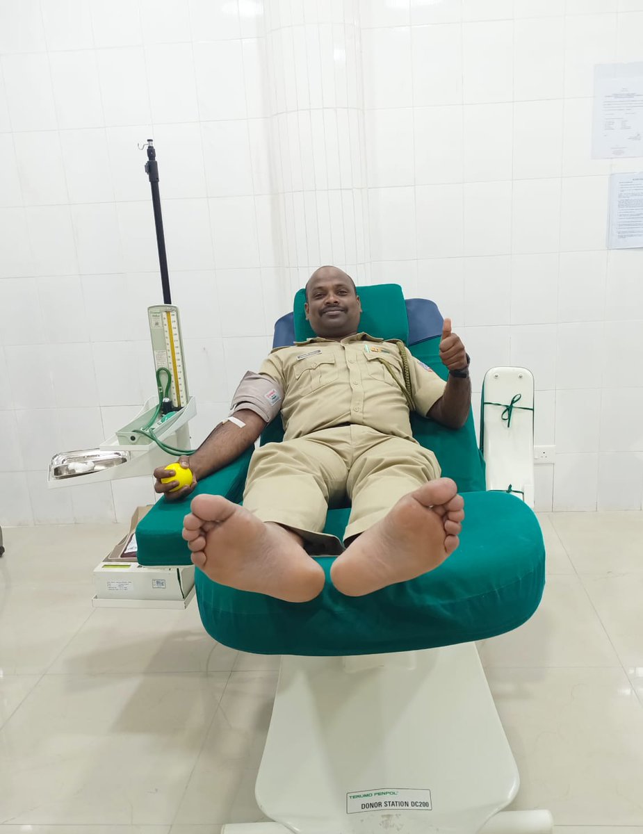 Team #SouthAndaman appreciates PC/2794 Sambhu Murthy for donating blood for the 43rd time on 30/01/23 to help a female patient at Pillar health centre, Port Blair.
#HeroOfTheWeek
@AndamanPolice 
@DGPANIslands
