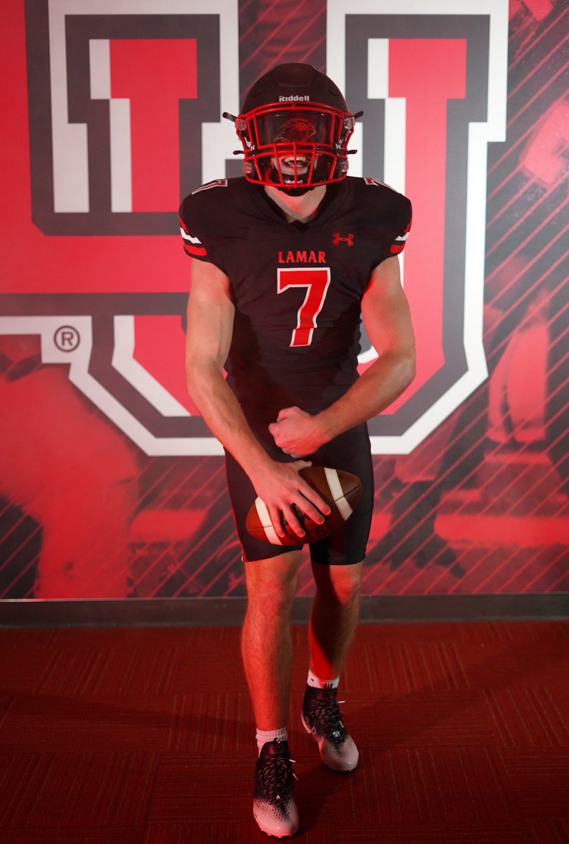 CamDischler's tweet image. Thank you for the visit @CoachGipson11 Love the new atmosphere @LamarFootball !