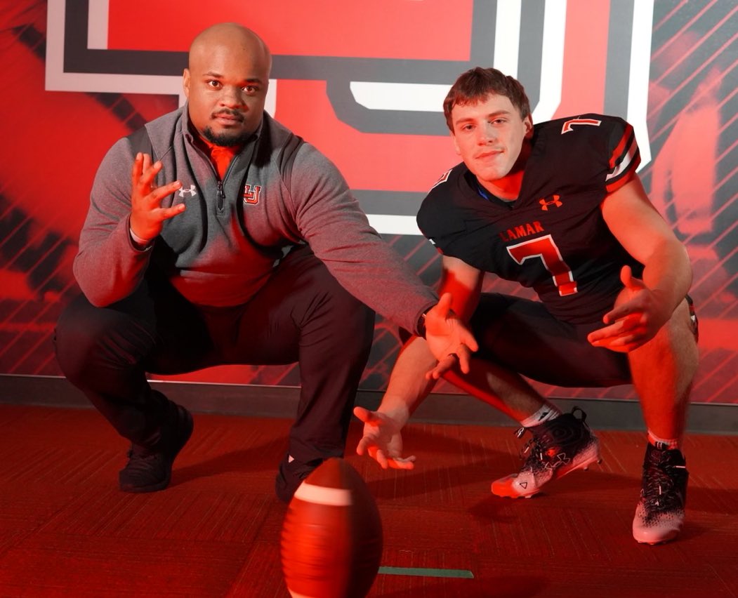 CamDischler's tweet image. Thank you for the visit @CoachGipson11 Love the new atmosphere @LamarFootball !