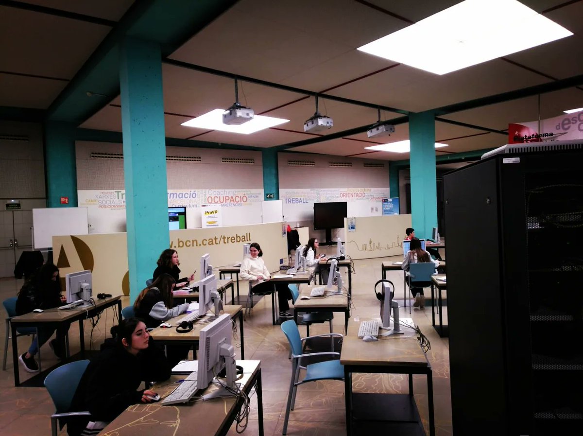 VedrunaGracia's tweet photo. Com cada any, l'alumnat de 4t d'ESO es planteja el seu futur acadèmic. És per això que visitem #Porta22, perquè ens informin i ens assessorin. @barcelonactiva #ESO #Secundària #EscolaPropera #EscolaOberta #EscolaCompromesa #Intensament #VilaDeGràcia https://t.co/tqsjefH42h