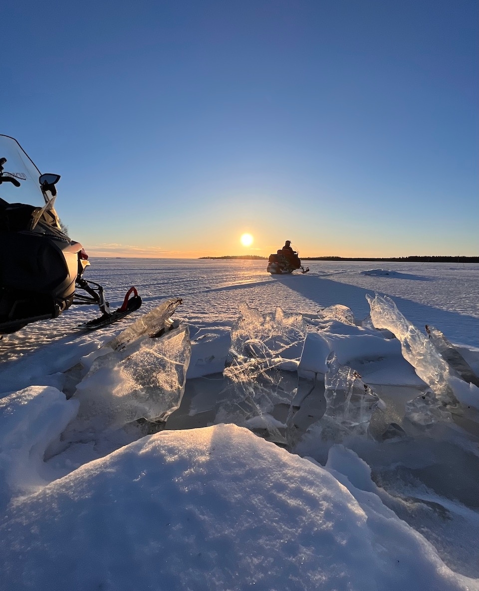 Wonderful days in the archipelago and on the frozen sea. Our guests enjoy the experiences and everything they learn about the arctic nature, the sea, the trees, the animals and the ice.

#sweden #swedishlapland #heartoflapland #filipsborg #lapland #snowmobile #snowmobiling