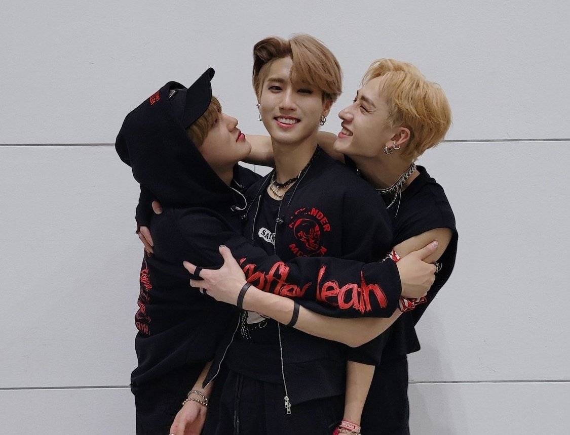 SO PROUD <3

3RACHA FULL MEMBERS OF KOMCA
#Congratulations3RACHA 
#3RACHA_KOMCAFullMembers