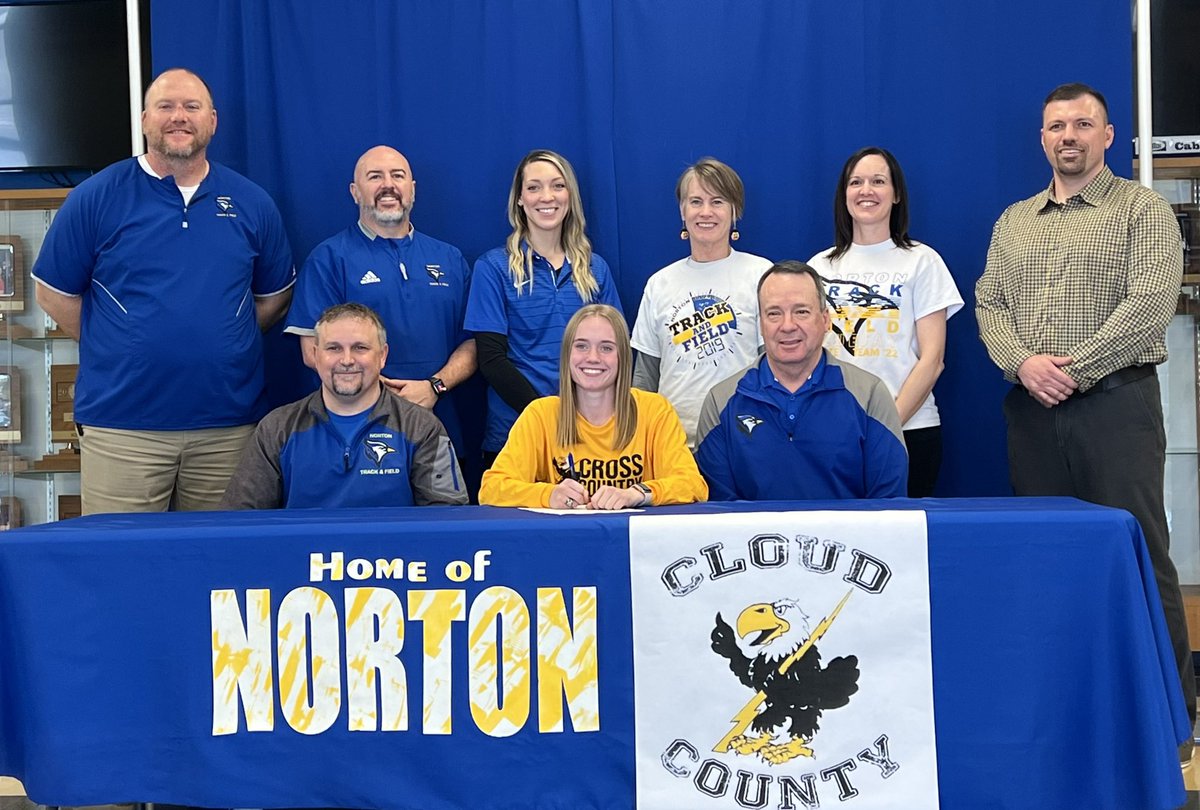 BlueJCoachJones's tweet photo. Congratulations, Jaelyn Rumback, on your signing with Cloud County Community College Cross Country and Track and Field!! We are proud of you!
#WEAREBLUEJAYS https://t.co/U6kGT5wTKG