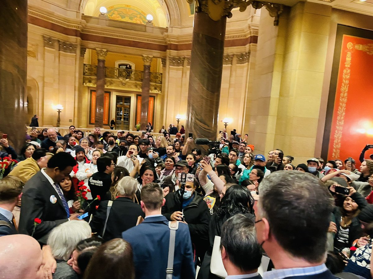 SandraFeistMN's tweet image. A powerful evening in the #mnleg as we passed Driver’s Licenses for All off the House floor. Thank you, Rep. Aisha Gomez, for your incredible leadership. #dl4all