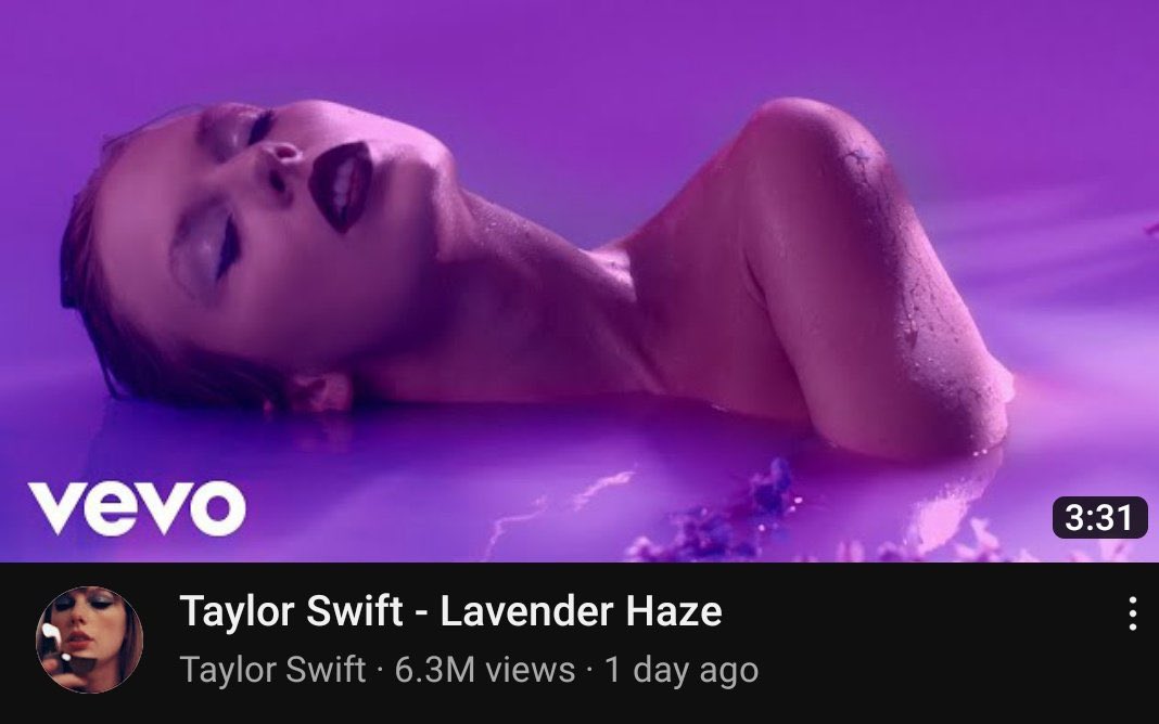 dingcalypse's tweet image. Both in 24 hours. A Vegas performance vs an official MV. Taylor what are you doing on the floor?