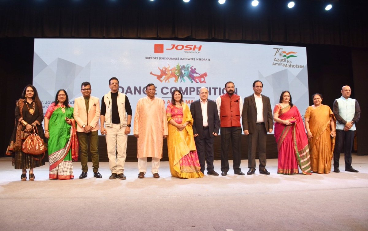 AneelMurarka's tweet photo. Honoured Guest at #JoshFoundation's Inter-school #DanceCompetition "Azadi Ka Amrit Mahotsav" performed by #HearingImpaired Children

Presented two paintings of Mother &amp; Child as a tribute. Founders Dr Jayant Gandhi &amp; Ms Devangi Dalal are truly Inspirational Humans🏆🕺💃👯‍♂ https://t.co/Yxm0OOMhx4