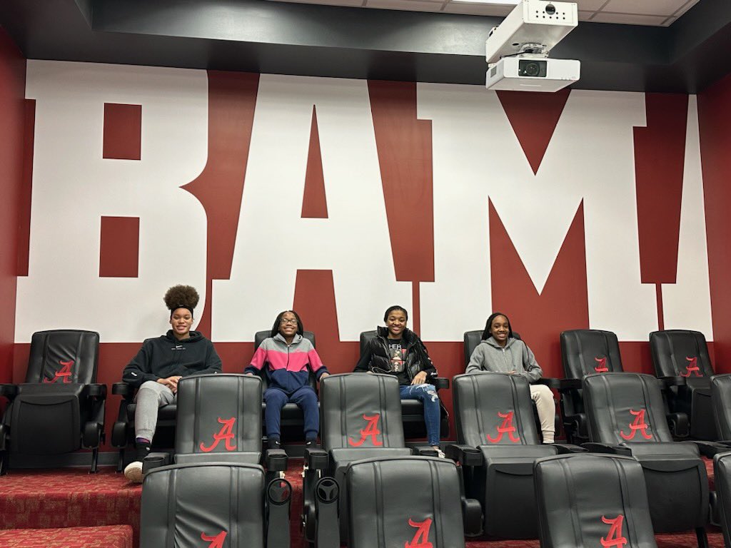 Had a great unofficial visit at University of Alabama. Truly was a blessing to be there, thank you for having me! @AlabamaWBB @coachcurry @rkellybamawbb @bamacoachJ @colstenthompson @UACoachTubner @westcabarruswbb @fbcqcballers #collegebasketball #rolltide #gritlovegratitude
