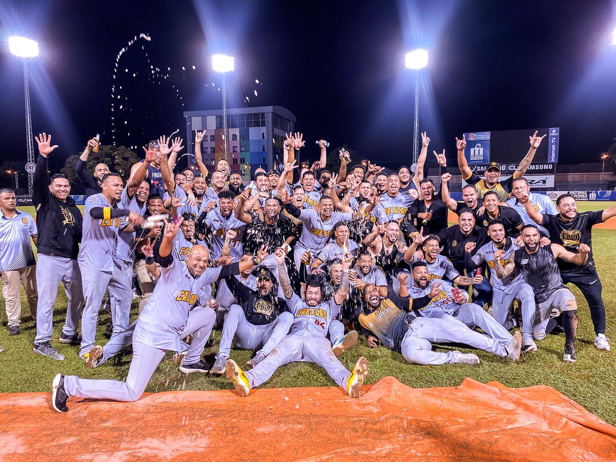 NicolasMaduro's tweet photo. ¡Los Leones del Caracas son los nuevos Campeones de nuestra Pelota Nacional! Felicitaciones a todos sus peloteros, técnicos y a la inmensa fanaticada de la que soy parte. Ahora a representar con pasión a Venezuela, en la Serie del Caribe “Gran Caracas 2023”. ¡A Ganar Muchachos! https://t.co/GzVBISIxqu