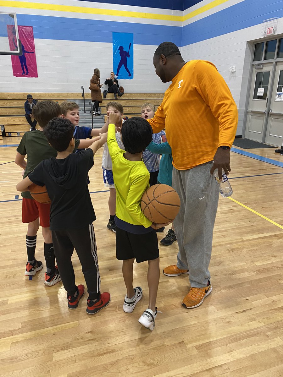 DawnDavenportTN's tweet image. Our favorite #VFL @TheRonSlay was #INTHEBUILDING for some 11 year old hoops tonight! Thanks for the amazing words of wisdom for our boys!!! @3HL1045  @1045TheZone @Vol_Hoops @SECNetwork