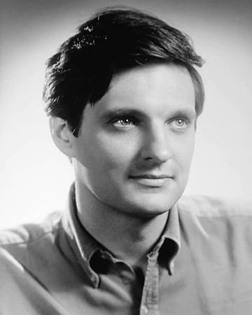 Happy 87th Birthday to Alan Alda 