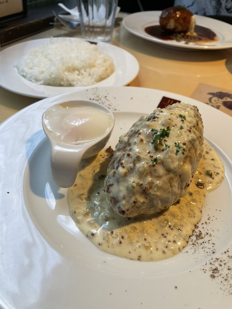yourcafess's tweet photo. 〜ハンバーグ ウィル 新宿御苑本店〜
モッツァレラチーズにクリームマスタードソース　言葉が出なくなるくらいの美味しさです https://t.co/eRofrp4heM