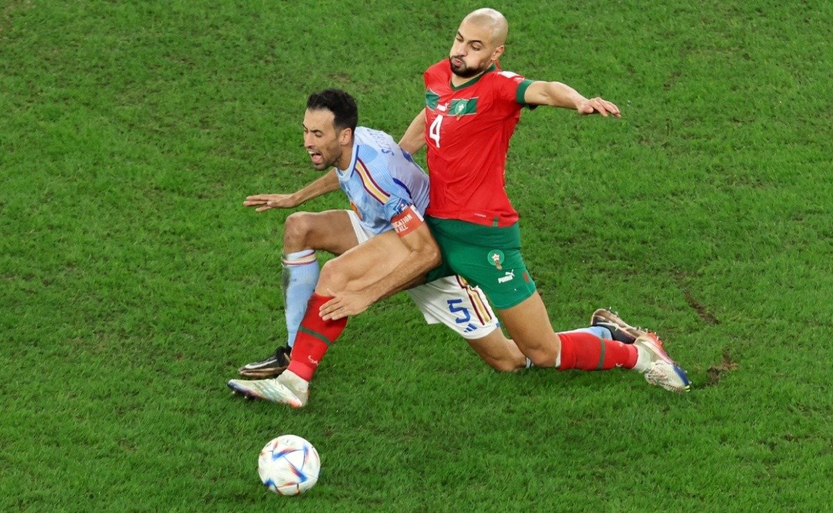 MessiFanatic_'s tweet photo. Bring us Amrabat. No more this Busquets nonsense. We need a DM warrior who will punish opponents.✊💪👊 https://t.co/DEfc0UQq32