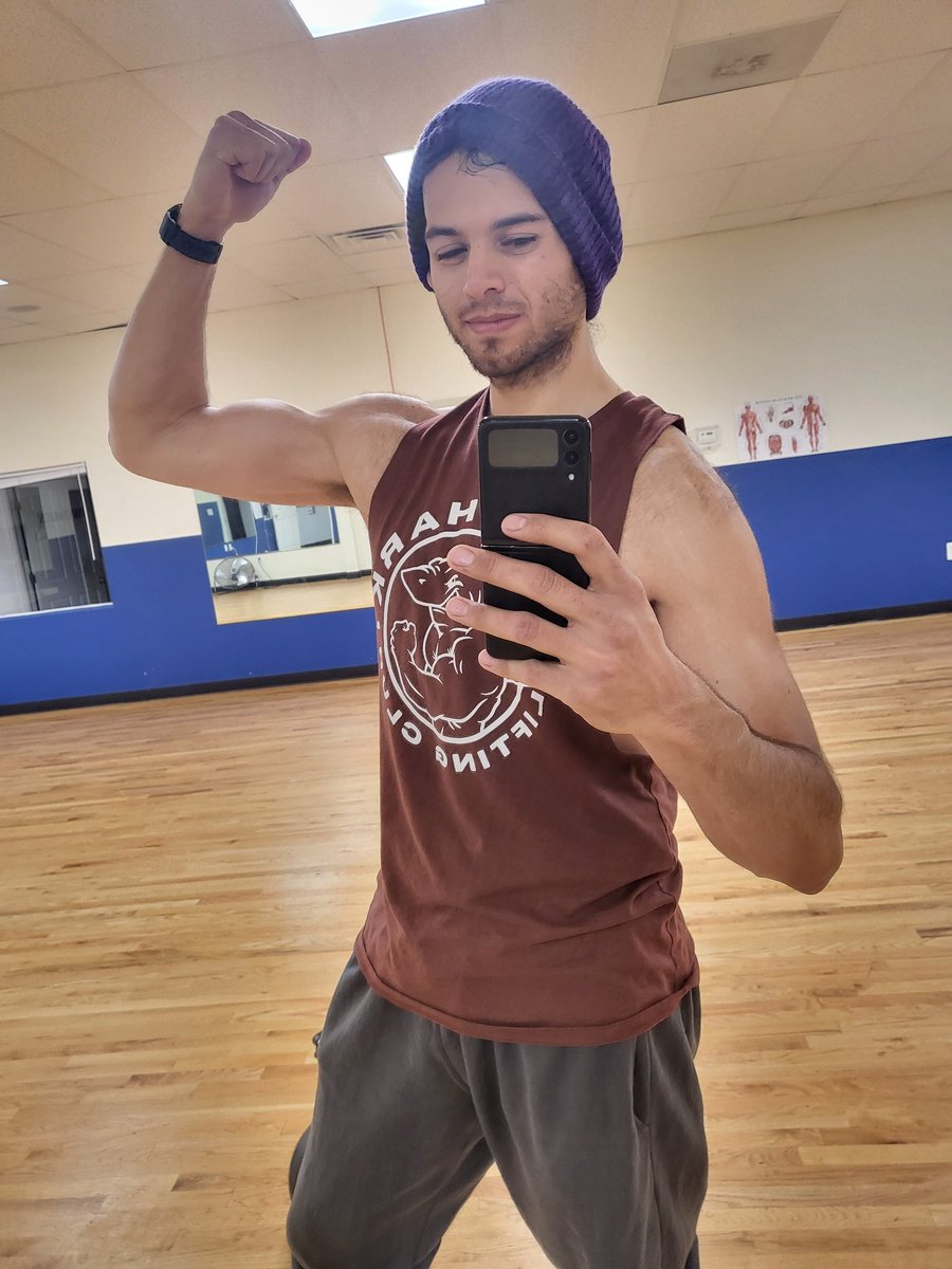 Brendon55555's tweet photo. Purple hat, cheetah print 🐆 https://t.co/cD8o3J5B0k