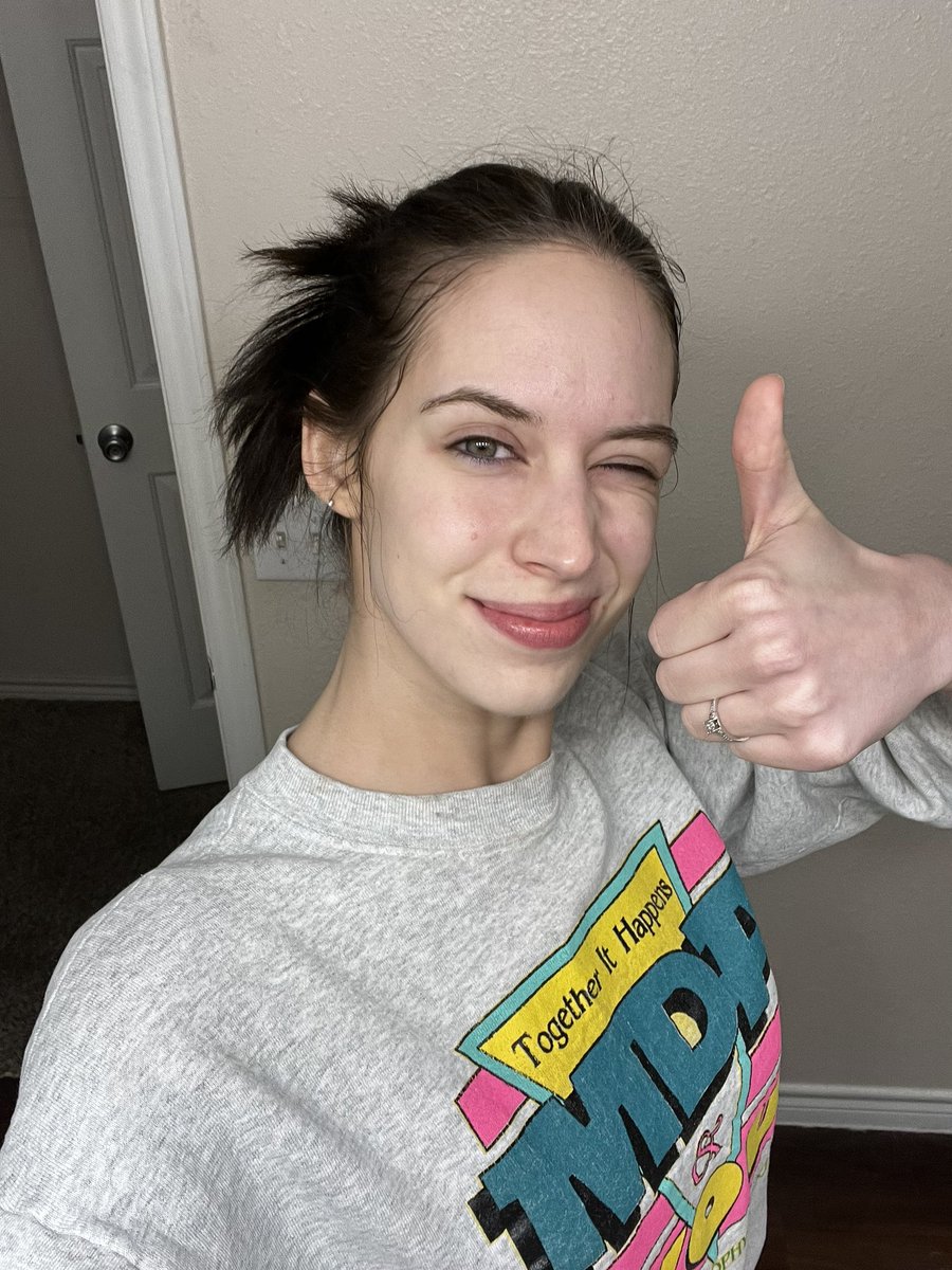 MeganElaineeee's tweet photo. I did my makeup today AND actually washed my face afterwards. 10 points to me. https://t.co/I1SROsMCye