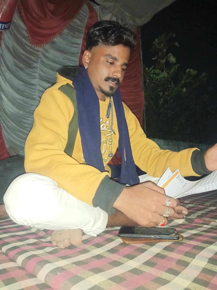 Manish___2's tweet photo. अखिल भारतीय विद्यार्थी परिषद द्वारा रात्रि धरना प्रदर्शन जारी है विद्यार्थी परिषद किसी भी रूप में रुकेगा नहीं झुकेगा नहीं हमारी मांगे पूरी नहीं होने तक विद्यार्थी परिषद धरने पर जारी रहेगा छात्र शक्ति राष्ट्र शक्ति
@rameshwar4111 @OfficeofSSC @ChouhanShivraj @SUDESHraiBJP https://t.co/zRkNajgouy
