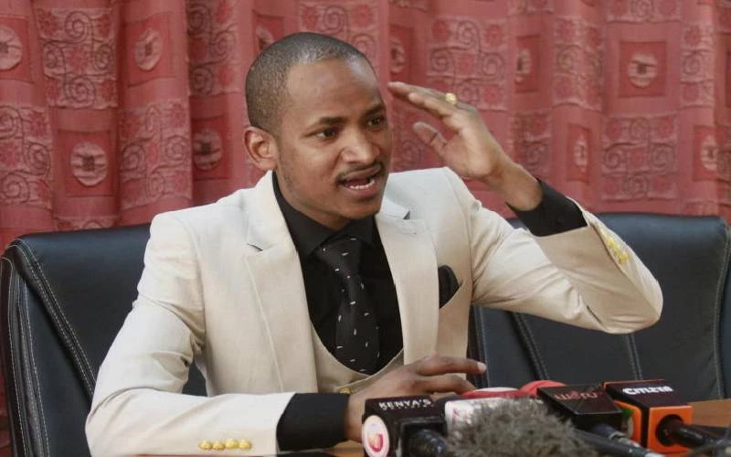 Isaac_Otwoma's tweet photo. Let's settle this one👇

If Kimani Ichungwa and Babu Owino face off for the presidency, who will be your preferred President?

RETWEET 🔁 for Kimani Ichungwa
LIKE ❤️for Babu Owino

Vote👇 https://t.co/JImhTrSJHF