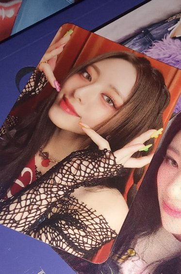 minieminari's tweet photo. wts lfb .. ! .ೃ࿔#minntsells

— yuna cheshire pc ( limited edition )
— 250 + pf 
— onhand .ᐟ
dm / reply 

# wts lfb ph itzy yuna https://t.co/8glJo9Ckz1