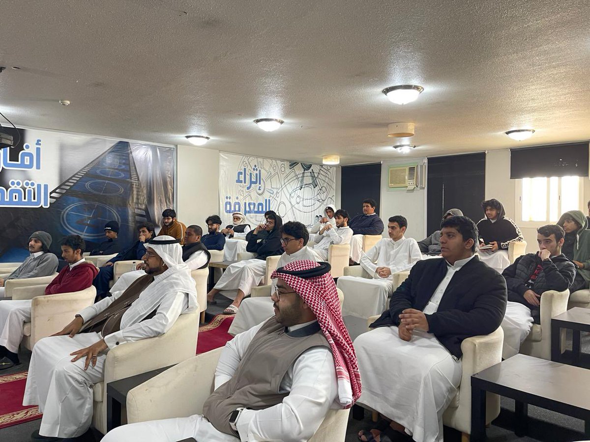 CAMSIAU's tweet photo. اقام قسم العلوم الاشعاعية بـ #كلية_العلوم_الطبية_التطبيقية بالتعاون مع عمادة القبول والتسجيل بـ #جامعة_الإمام_عبدالرحمن_بن_فيصل نشاط تثقيفي في مدرسة العروبة الثانوية بالخبر، وذلك بهدف تعريف الطلاب في المسار العلمي عن تخصص العلوم الاشعاعية https://t.co/CE6BG6iFA8