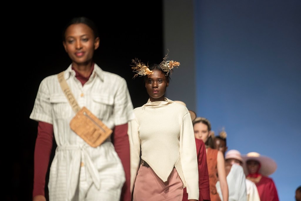 safashionweek's tweet photo. #HouseOfLucent - a star was born at #SouthAfricanFashionWeek #AW20 in October 2019, when Laura was the New Talent Search winner!
Today we applaud Laura, as she recently won the SA Portuguese Chamber of Commerce Award for 2022.
#NewTalentSearch #SAFW https://t.co/2knrGQ3Vhu