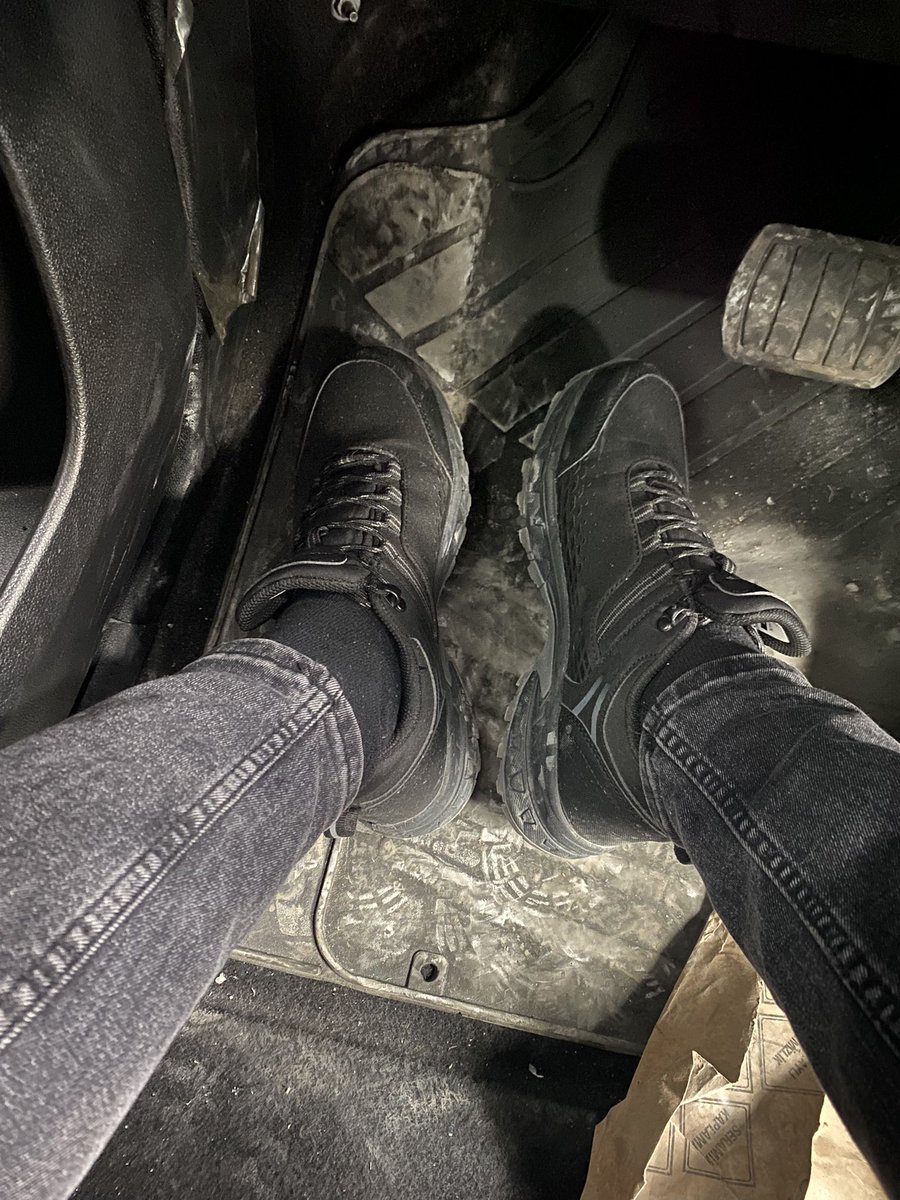 Temizleyecek köpekler nerede #köle #köpek #ayakfetisi #ayakfetişi