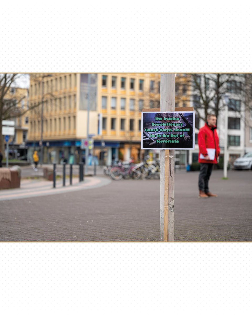 Die Iranische Revolutionsgarde muss als Terrororganisation eingestuft werden! Um dieser Forderung Nachdruck zu verleihen, sammelten #Koblnezer|innen Unterschriften für eine Petition.

Fotos: shorturl.at/otZ34

#IRGCTerrorists #IranRevolution #MahsaAmini #ZanZendegiAzadi