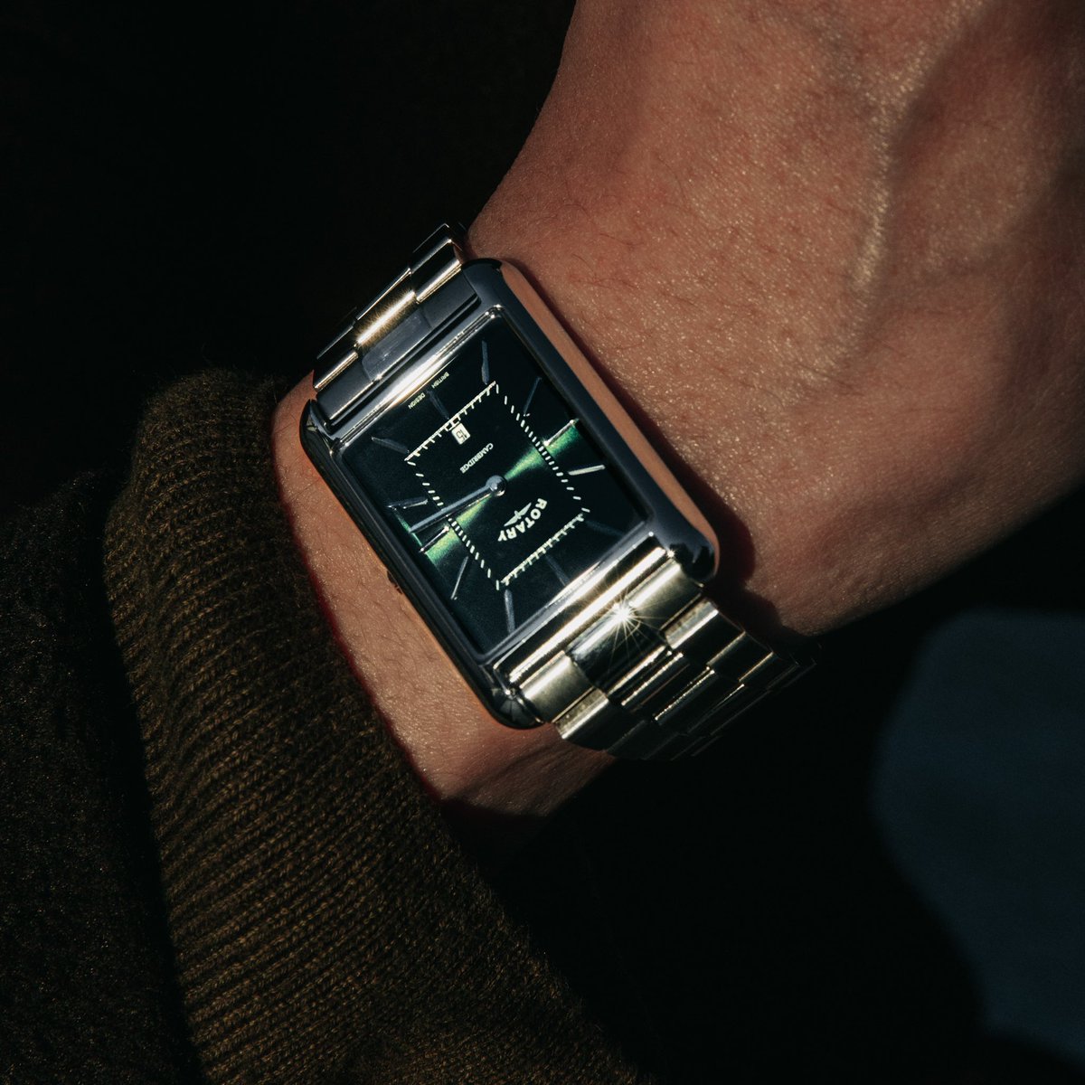RotaryWatches's tweet photo. This classical watch is meticulously built, housing a quartz movement and is water resistant up to 50m, making it both precise and practical.

#cambridge #sunraydial #rotary #rotarywatches https://t.co/fU0m2IgmVB
