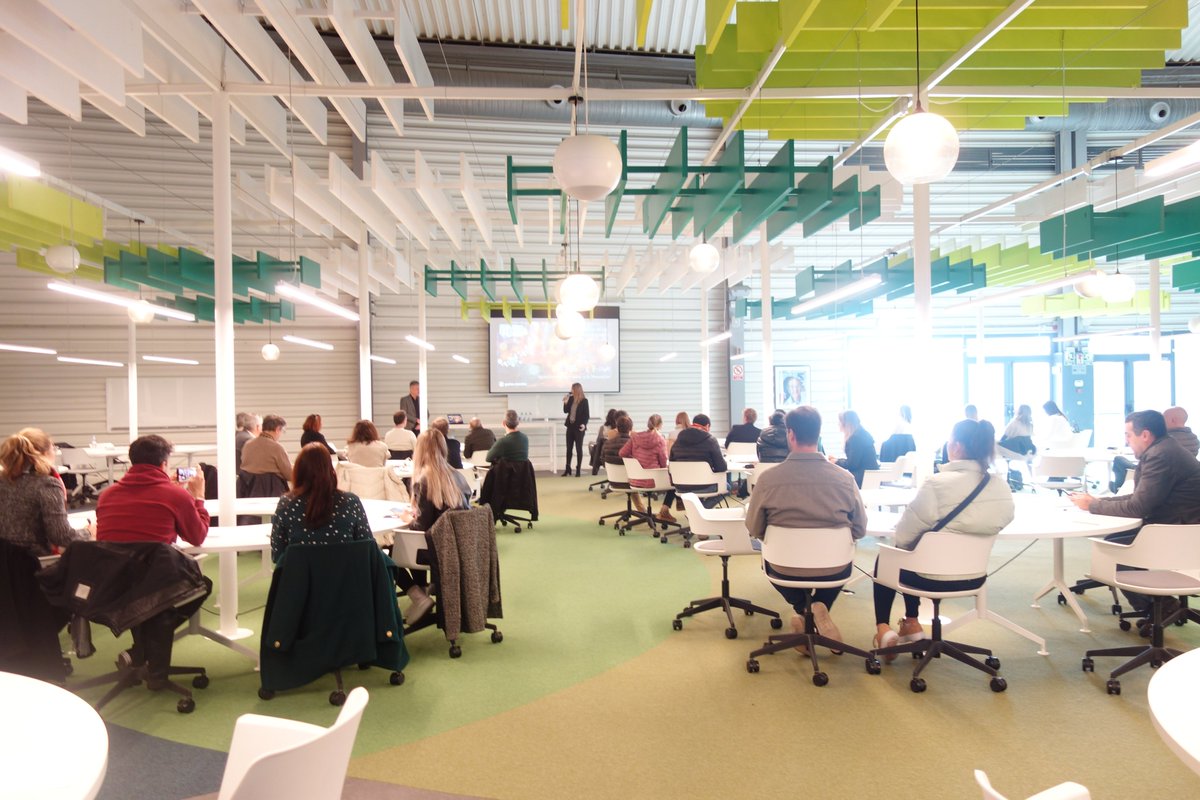 🧠¿Cómo se nos ocurren las ideas? ¿Cómo crear un ecosistema que estimule el delivery creativo de nuestros equipos? ¿Ser creativo es lo mismo que ser innovador?

Todas estas y otras cuestiones se han puesto de manifiesto durante esta cita que ha contado con una gran participación.