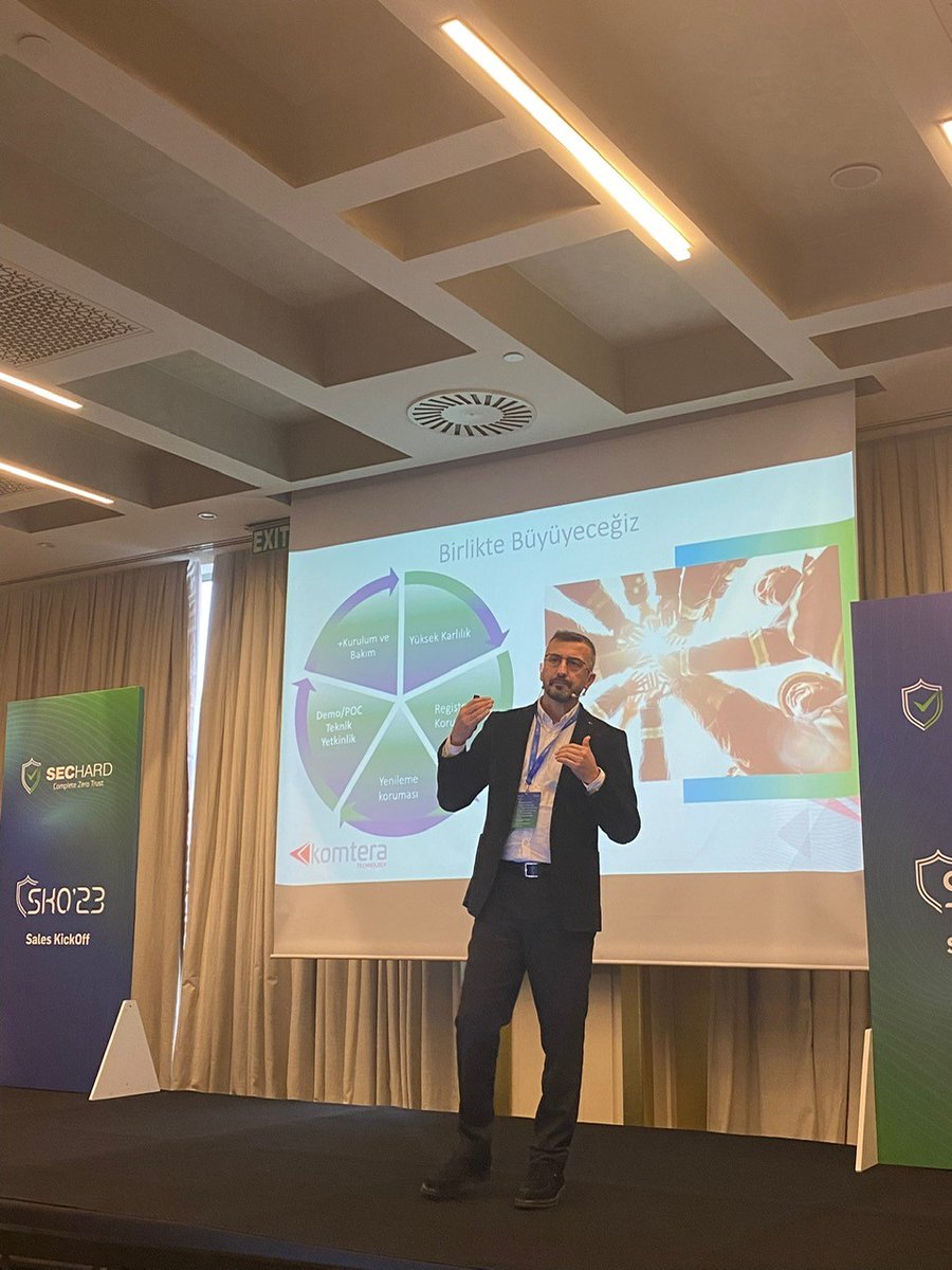 KomteraTech's tweet photo. #SecHard tarafından 27 Ocak tarihinde yıllık satış stratejilerinin aktarılması amacıyla düzenlenen SecHard Sales KickOff’23 etkinliğinden iş birliğimizin ve özverili çalışmamızın yansıması olarak bizlere taktim edilen bir ödülle döndük.🏆 https://t.co/GCGUFQYrpf