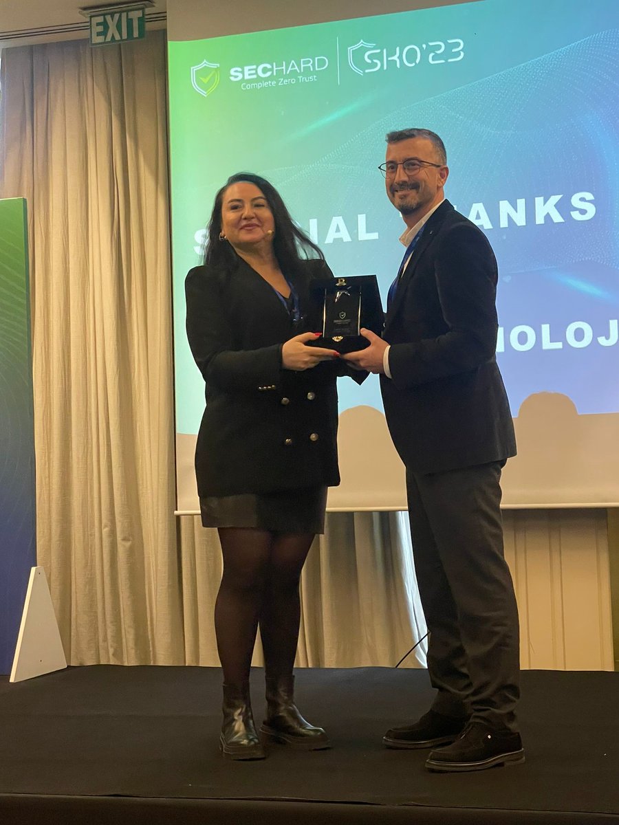 KomteraTech's tweet photo. #SecHard tarafından 27 Ocak tarihinde yıllık satış stratejilerinin aktarılması amacıyla düzenlenen SecHard Sales KickOff’23 etkinliğinden iş birliğimizin ve özverili çalışmamızın yansıması olarak bizlere taktim edilen bir ödülle döndük.🏆 https://t.co/GCGUFQYrpf