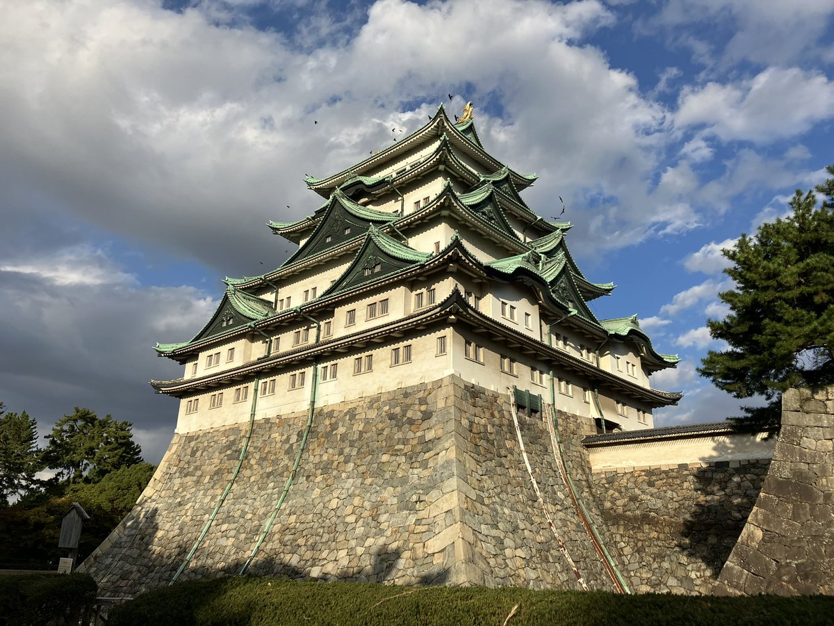#お城の写真募集 
突然ですが、『お城の写真募集』で題材にしてほしいお城の写真を募集しても良いですか｡

大坂城とか名古屋城とか｡そんな感じで。