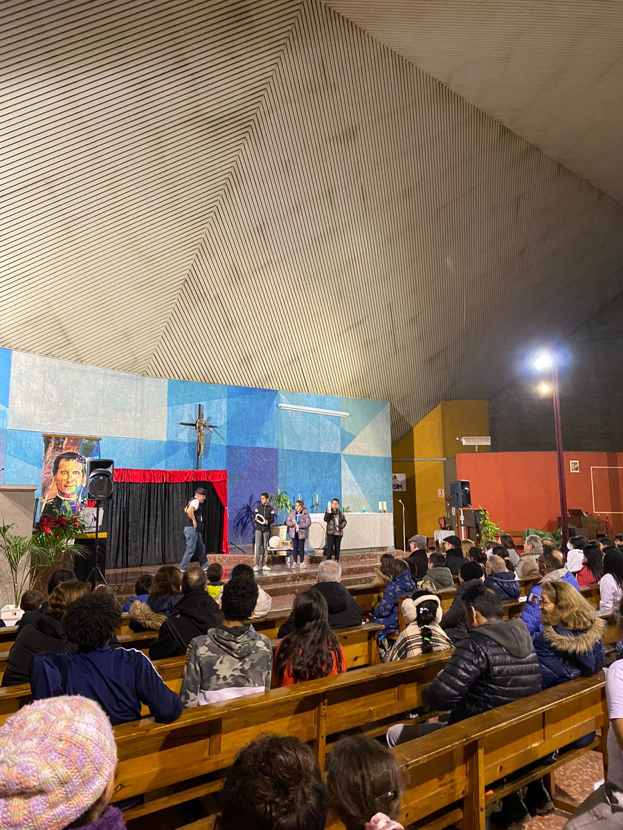 El Centre Obert, grups de fe i catequesi vam celebrar la Festa de Don Bosco amb un espectacle de màgia familiar als locals de la Parròquia.